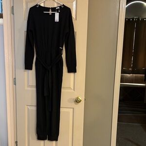 NWT Lascana women’s black jogger jumpsuit. US 4/6 size, soft sweatshirt material